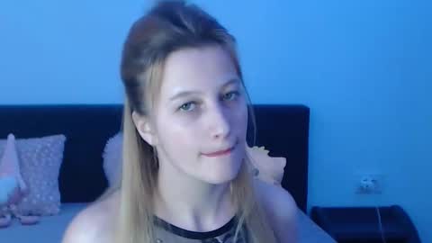 Mystery Girl online show from March 26, 1:38 pm