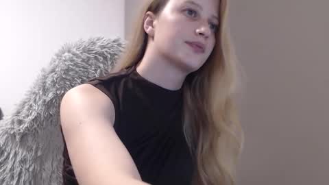 Mystery Girl online show from March 31, 7:03 pm