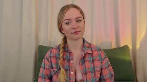 Snapshot of mystic_barbie chatting on October 10, 12:20 am Barbie online show from October 10, 12:20 am