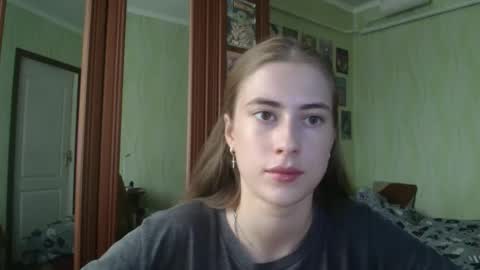 Emelie online show from October 4, 10:46 am