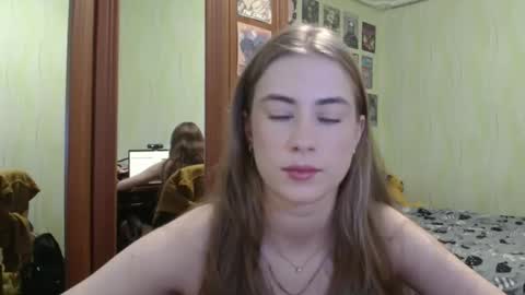 Emelie online show from October 5, 1:53 pm