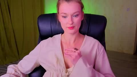 mysticvenus_ online show from March 11, 4:35 pm