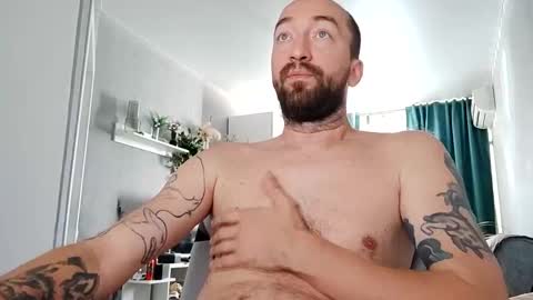 Snapshot of n22day22 chatting on September 17, 11:23 am Mr Bigmagnum online show from September 17, 11:23 am