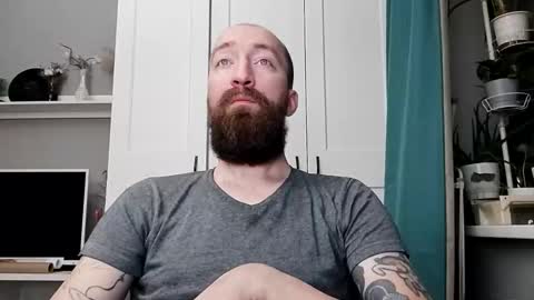 Snapshot of n22day22 chatting on December 16, 10:48 pm Mr Bigmagnum online show from December 16, 10:48 pm