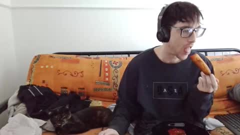 a Ordinary Boy online show from February 22, 3:43 pm