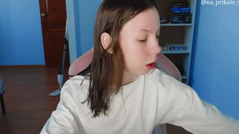 Vanessa and Julia  online show from April 1, 7:09 am