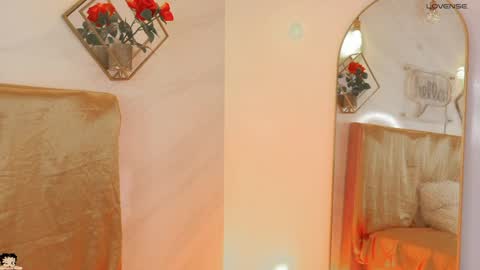 naamah_b online show from April 10, 2:33 pm