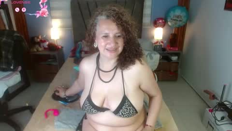 Snapshot of nadia_84 chatting on April 28, 7:30 pm nadia_84 online show from April 28, 7:30 pm
