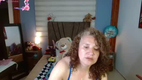 Snapshot of nadia_84 chatting on May 26, 12:12 pm nadia_84 online show from May 26, 12:12 pm