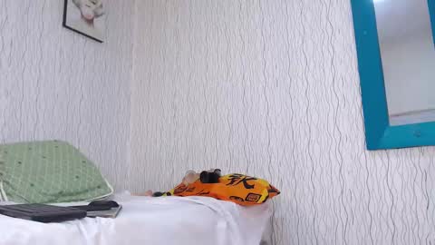 Snapshot of nadiawhite_ chatting on February 17, 10:03 pm Nadia online show from February 17, 10:03 pm