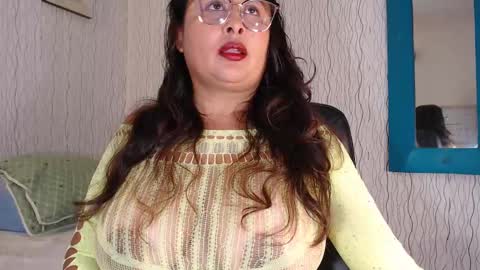 Snapshot of nadiawhite_ chatting on October 4, 11:41 am Nadia online show from October 4, 11:41 am