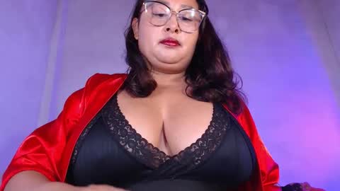 Snapshot of nadiawhite_ chatting on December 1, 9:14 am Nadia online show from December 1, 9:14 am