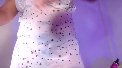 Snapshot of nadiawhite_ chatting on December 14, 9:14 am Nadia online show from December 14, 9:14 am