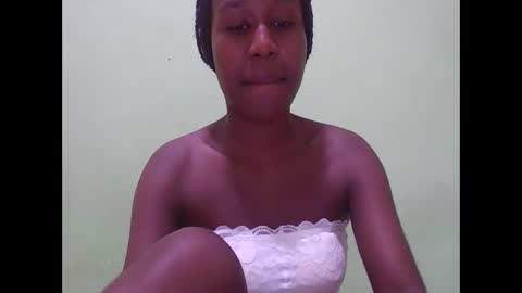 Snapshot of nah296652 chatting on May 2, 6:35 pm nah296652 online show from May 2, 6:35 pm