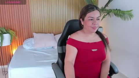 N A H I A online show from January 5, 5:27 pm