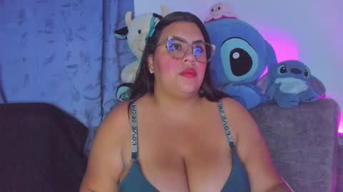 Snapshot of nahiaa233 chatting on September 18, 9:33 am nahiaa233 online show from September 18, 9:33 am