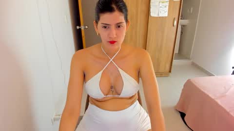 independent model online show from February 7, 1:15 am