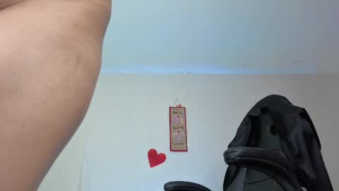 Snapshot of nahomi_blaze56eup chatting on May 17, 3:59 am valeria online show from May 17, 3:59 am