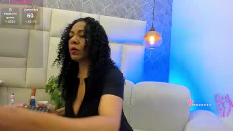 Snapshot of nahomi_dominique chatting on July 4, 12:33 pm Nahomi Dominique online show from July 4, 12:33 pm
