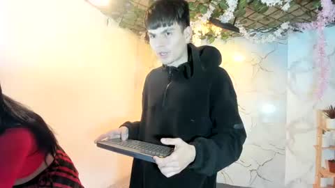 nahomi_hot2002 online show from July 3, 4:41 am