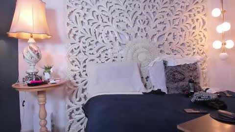 Nahomi  online show from February 18, 10:33 am