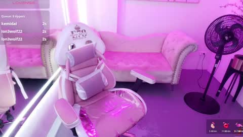 Snapshot of nahomi_velmont chatting on June 5, 9:42 pm nahomi_velmont online show from June 5, 9:42 pm