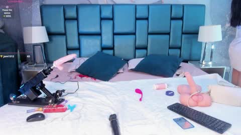 Snapshot of nahomi_wild chatting on February 19, 10:53 pm Nahomi online show from February 19, 10:53 pm