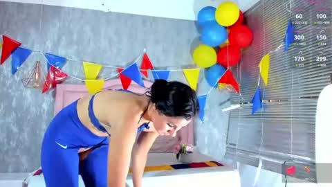 Snapshot of nahomidi_bello chatting on July 2, 7:09 pm online show from July 2, 7:09 pm