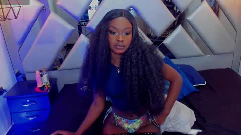 Nahomi  online show from March 12, 9:45 pm