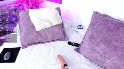 Nahomii online show from February 12, 8:04 pm