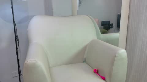 nahommybell online show from March 31, 3:30 am