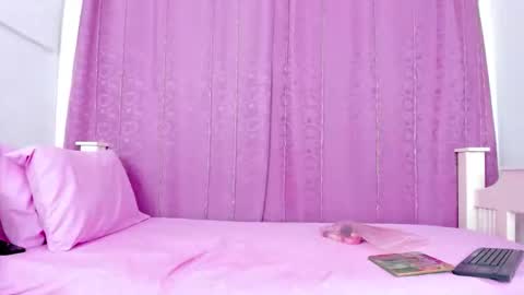 Snapshot of nahomy_smiith_ chatting on November 1, 6:43 pm nahomy_smiith_ online show from November 1, 6:43 pm