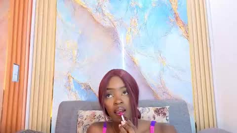 Nahomy  online show from October 20, 9:59 pm