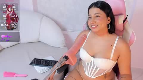 Nahomy Roberts online show from March 10, 8:41 am