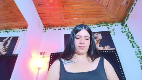 Naia x online show from February 12, 8:15 pm