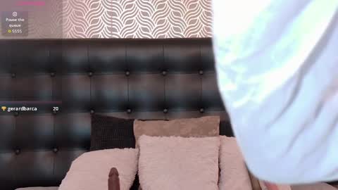 Snapshot of naiaramasson_ chatting on May 2, 12:10 pm naiaramasson_ online show from May 2, 12:10 pm