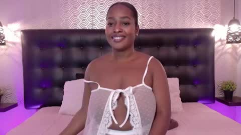 Snapshot of naiaramasson_ chatting on May 8, 1:05 pm naiaramasson_ online show from May 8, 1:05 pm