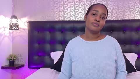 Snapshot of naiaramasson_ chatting on June 3, 11:57 am naiaramasson_ online show from June 3, 11:57 am
