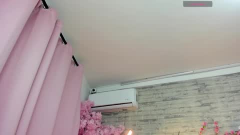 Snapshot of naiawhisper chatting on February 22, 12:04 pm naiawhisper online show from February 22, 12:04 pm