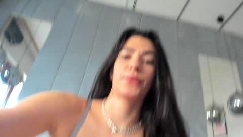 Snapshot of naila18 chatting on December 12, 10:02 am Naila online show from December 12, 10:02 am