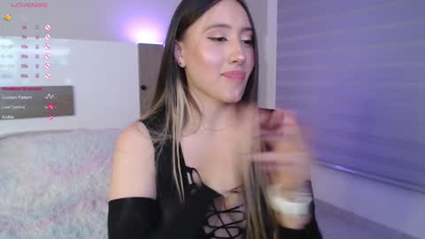 Snapshot of nailahk chatting on February 26, 1:32 am NAILAHK online show from February 26, 1:32 am