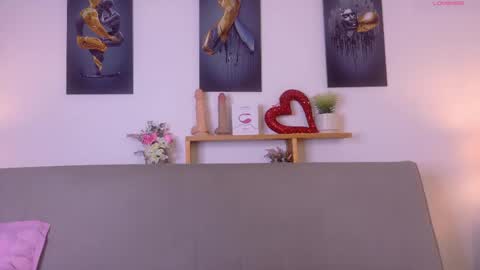 nairagold_ online show from May 24, 12:37 am