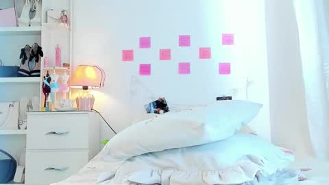 Naissha online show from October 18, 3:02 pm