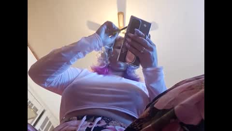 Snapshot of naked_influencer chatting on January 20, 6:21 pm naked_influencer online show from January 20, 6:21 pm