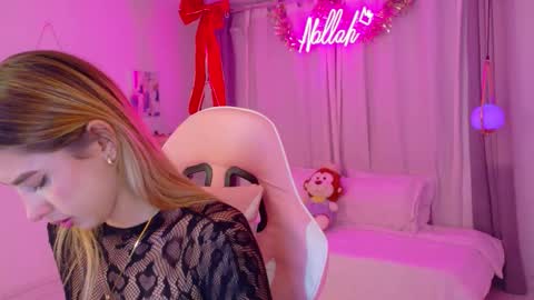 Snapshot of nallahh_ chatting on December 23, 3:59 am Nallah online show from December 23, 3:59 am