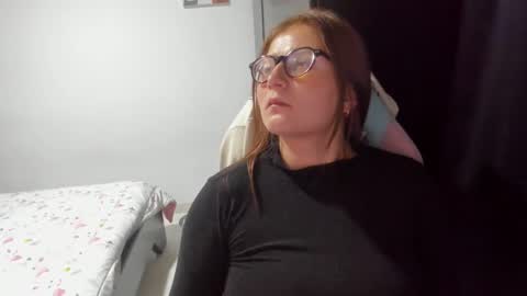 Snapshot of namibecker chatting on January 5, 2:06 am Nami online show from January 5, 2:06 am