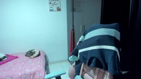 Snapshot of namibecker chatting on February 15, 5:09 am Nami online show from February 15, 5:09 am