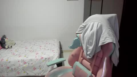 Snapshot of namibecker chatting on February 17, 1:04 am Nami online show from February 17, 1:04 am