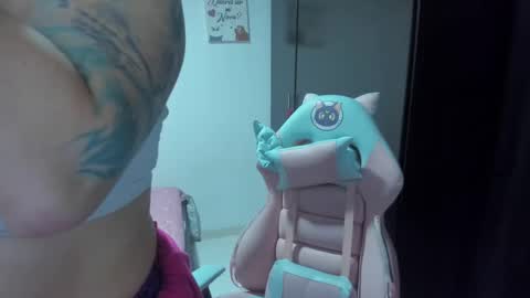 Snapshot of namibecker chatting on February 25, 3:31 am Nami online show from February 25, 3:31 am