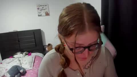 Snapshot of namibecker chatting on November 1, 2:57 am Nami online show from November 1, 2:57 am